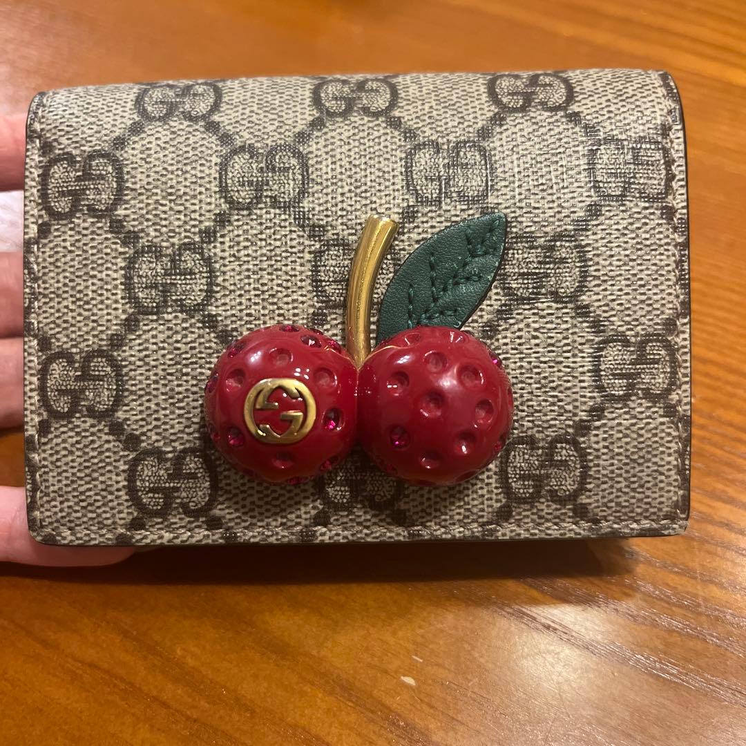 【あんしん鑑定】【限定価格】Gucci チェリー装飾 二つ折り財布