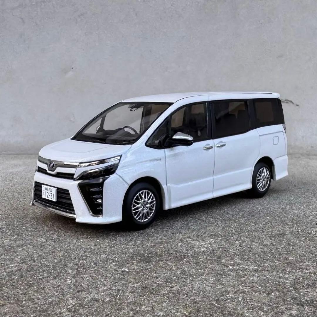 リンコデ様　1/30 トヨタ ヴォクシー カラーサンプル ミニカー
