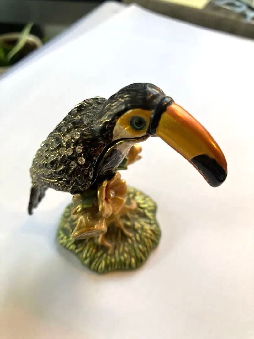 トゥカンのアンティーク置物・ピルケース