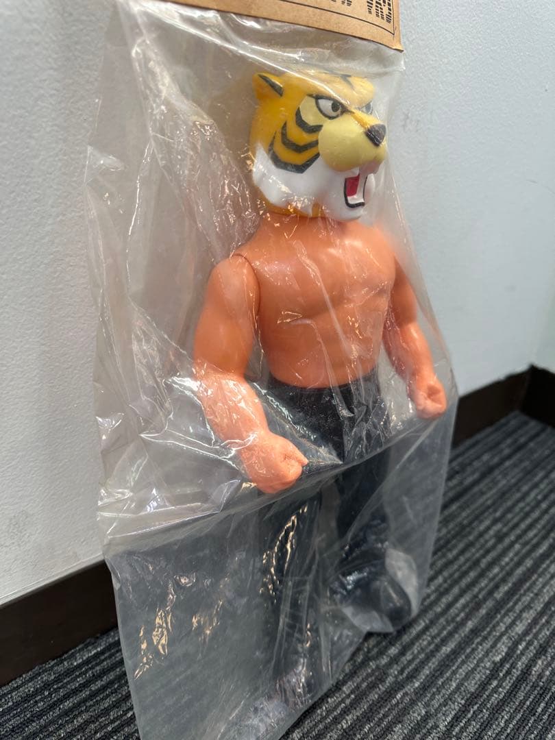 タイガーマスク　電人　ジャイアントソフビ（未開封）袋汚れあり