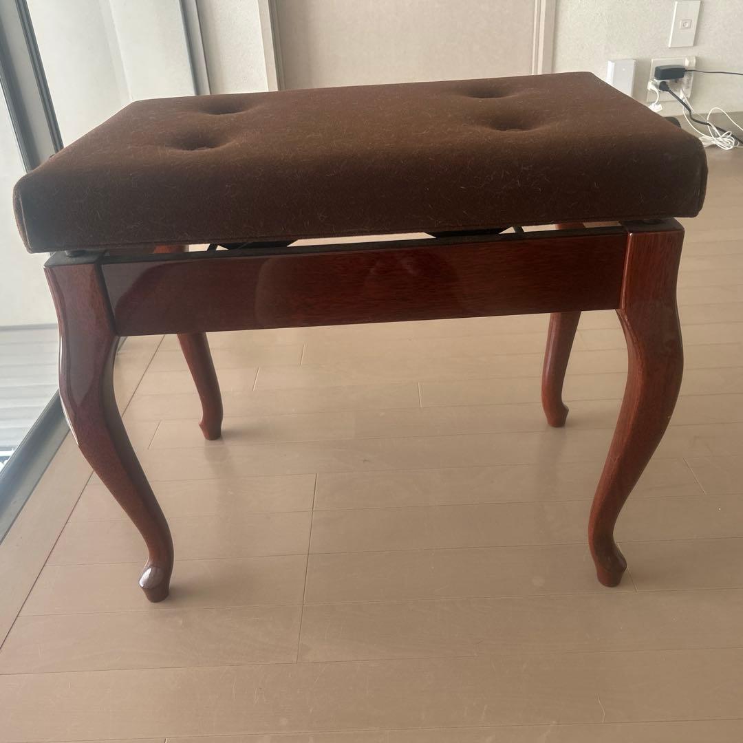 3/18までの特価品です！YAMAHAピアノ椅子（ネコ脚）
