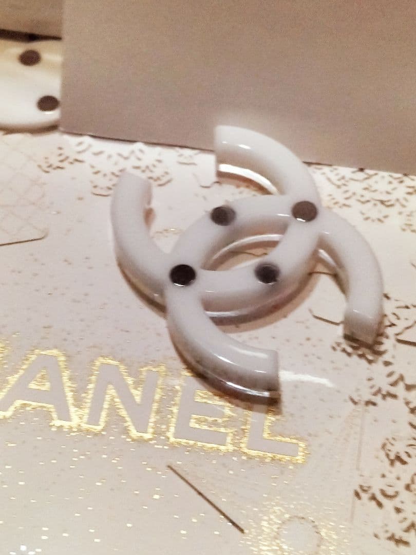 ❣️CHANEL♡CHANCE2019年ココマークマグネットブローチ❣️
