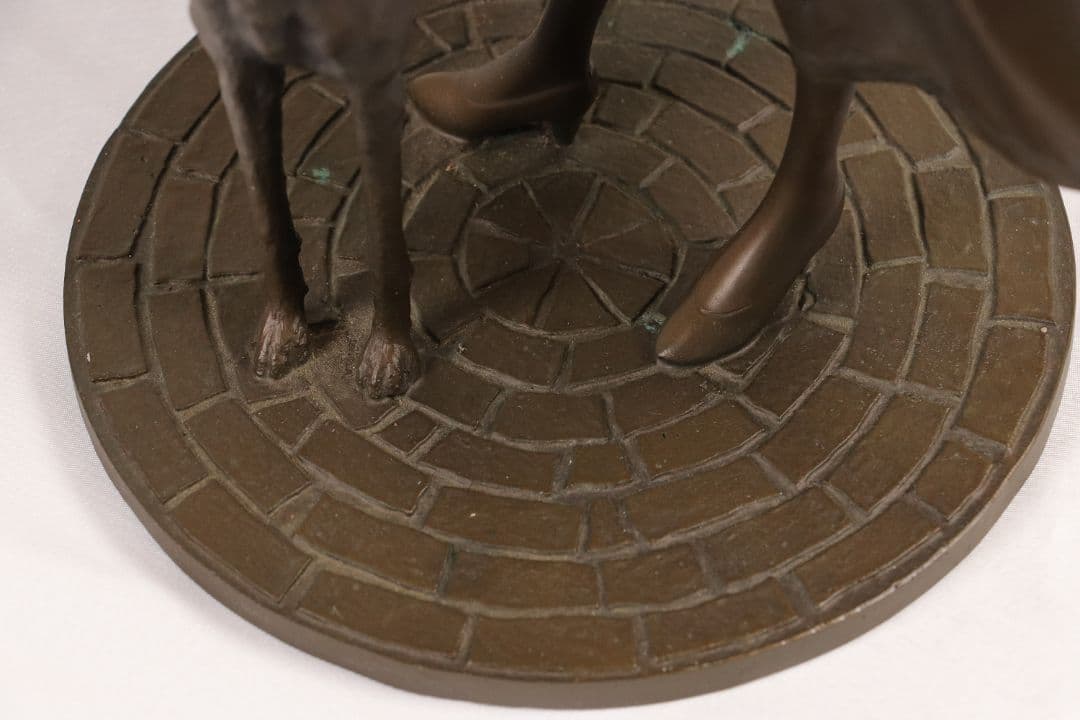 高岡銅器 ブロンズ像「街角」高さ33cm 美人像 女性 犬 洋風置物 M879