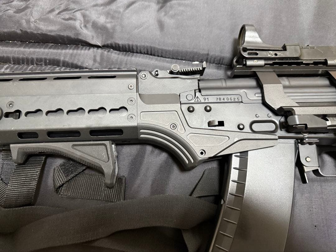 東京マルイ製次世代電動ガン AK102 電子トリガー組み込み