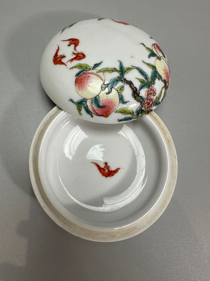 中国 色絵 桃蝙蝠 紋 香合