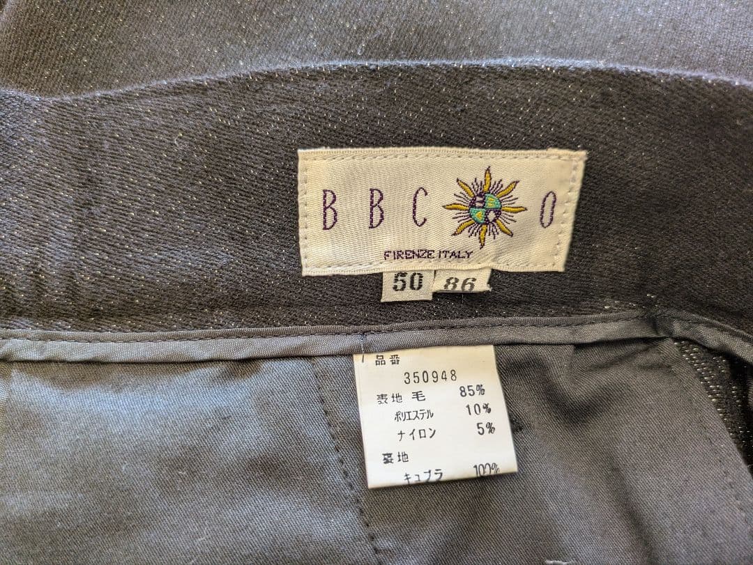 BBCOの黒のラメ入りのベストとパンツのセットアップスーツ