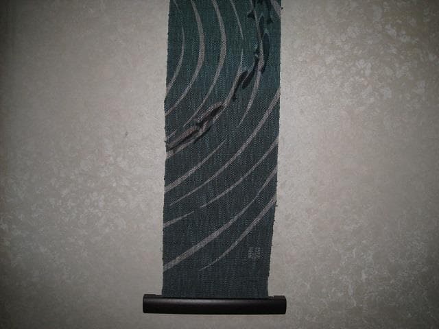 型染めのタベストリー「渓流」  掛け軸　黒魚