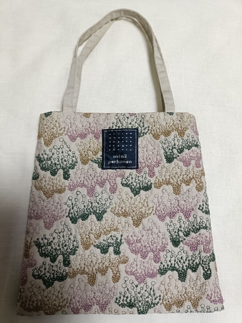 美品　ミナペルホネン　バッグ　　　刺繍　正規品