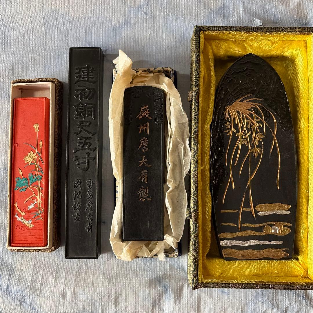 墨　唐墨　文房四宝　中国　朱墨　魚戯蓮　書画　書道　硯