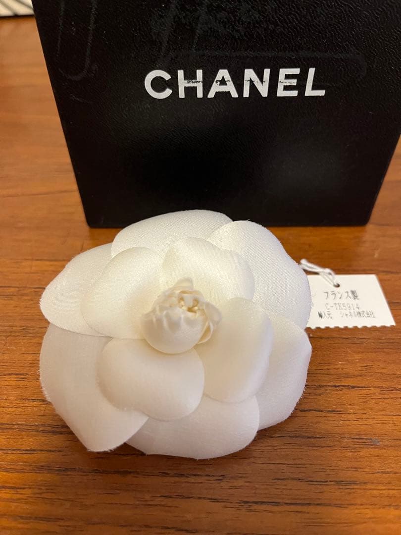 CHANEL シルクカメリアブローチ ホワイト