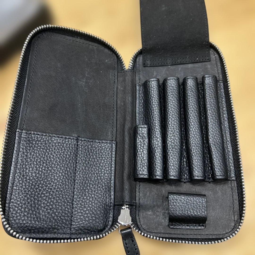 ラダイト　ラウンドジップペンケース　エッセンシャル　レザー