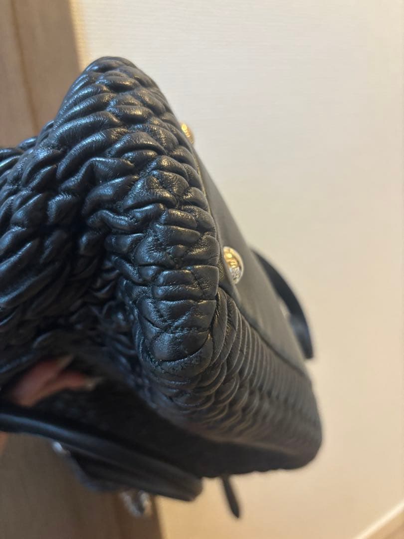 miumiuマテラッセ ナッパクリスタル ブラック