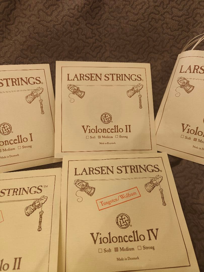 新品 チェロ弦6本+おまけ LARSEN STRINGSラーセンフルセット
