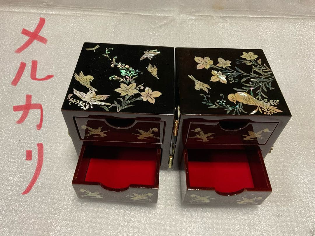 螺鈿模様の宝箱／二つ折れタイプ。【花と鳥模様　上下の引き出しあり】。
