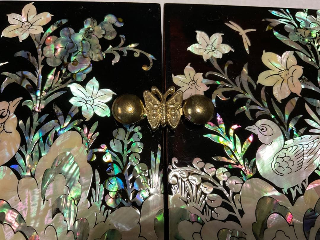 螺鈿模様の宝箱／二つ折れタイプ。【花と鳥模様　上下の引き出しあり】。