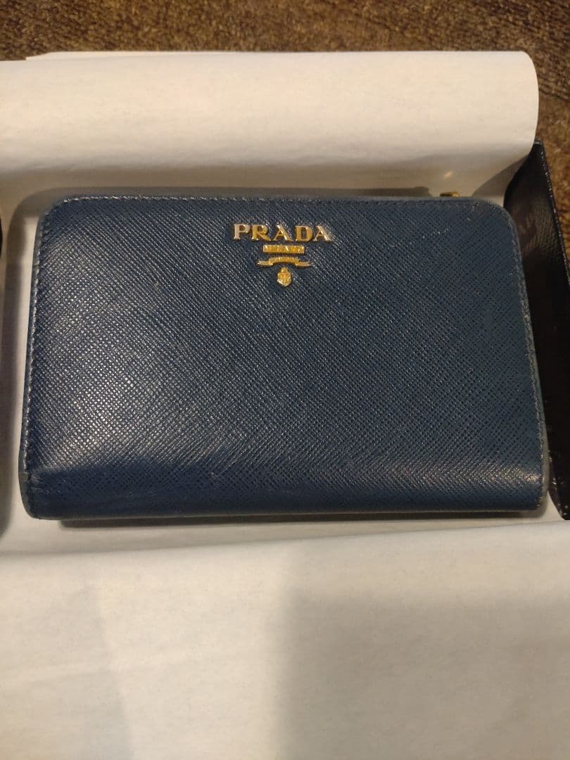 PRADA 二つ折り財布 青 レザー