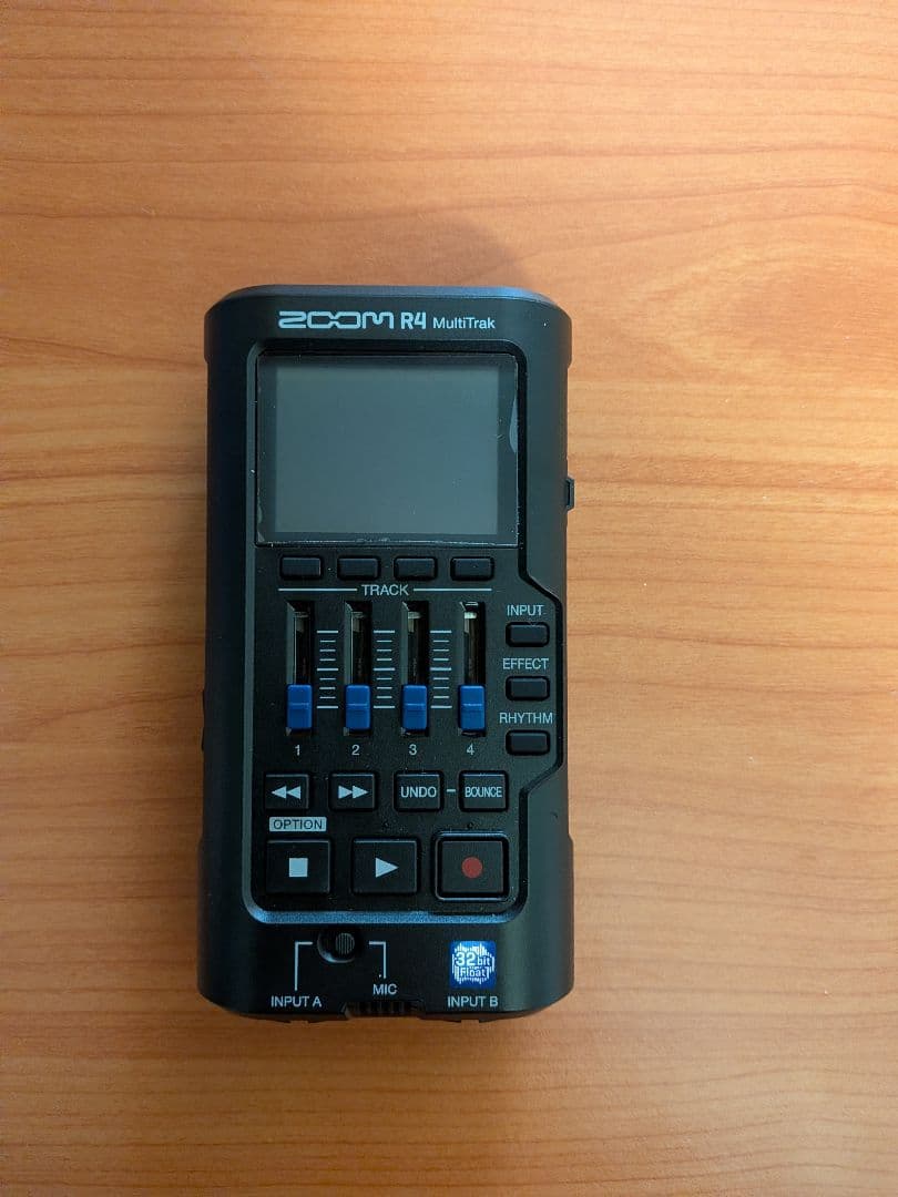ZOOM R4 MultiTrak　マルチトラックレコーダー