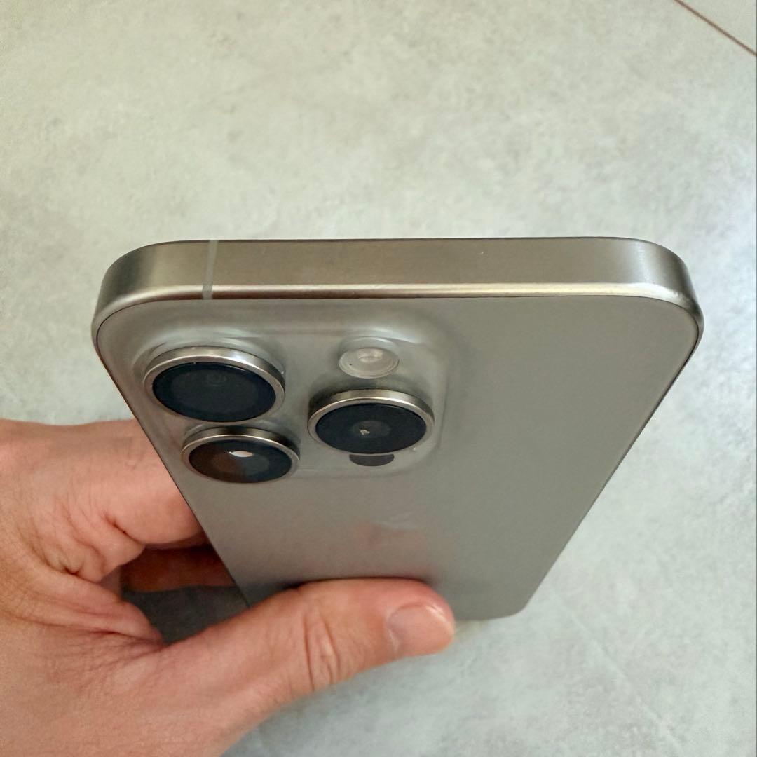 美品 iPhone 15 Pro ナチュラルチタニウム 256GB SIMフリー