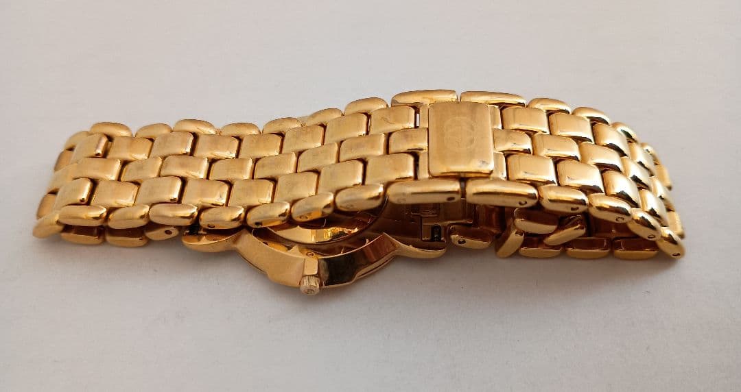 E*y様 GUCCI ゴールド アナログ腕時計