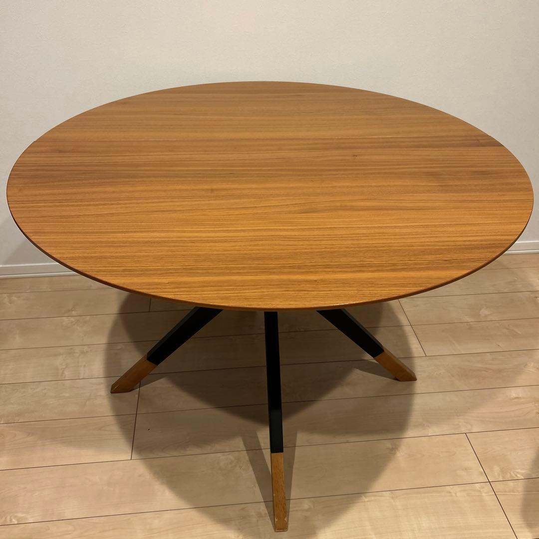 ボーコンセプト　BILLUND PRINCNTON ラウンドテーブル　円形