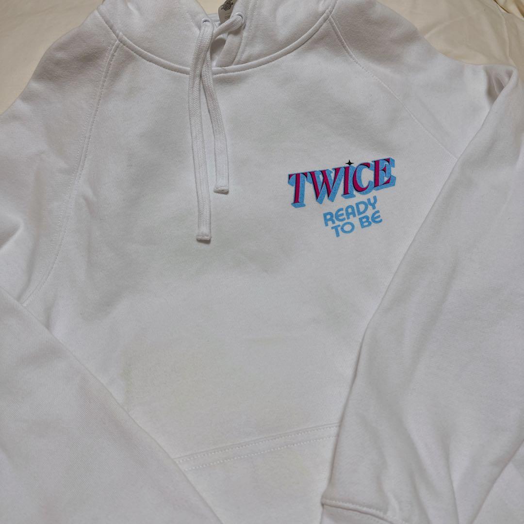 TWICE ready to be 海外　アパレル　フーディー　Sサイズ