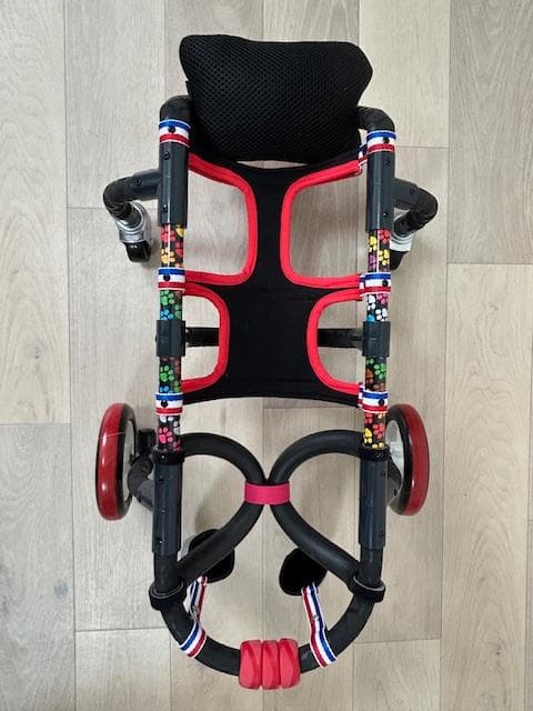 犬の車椅子、ミニュチワダックス用4輪車、犬用車椅子