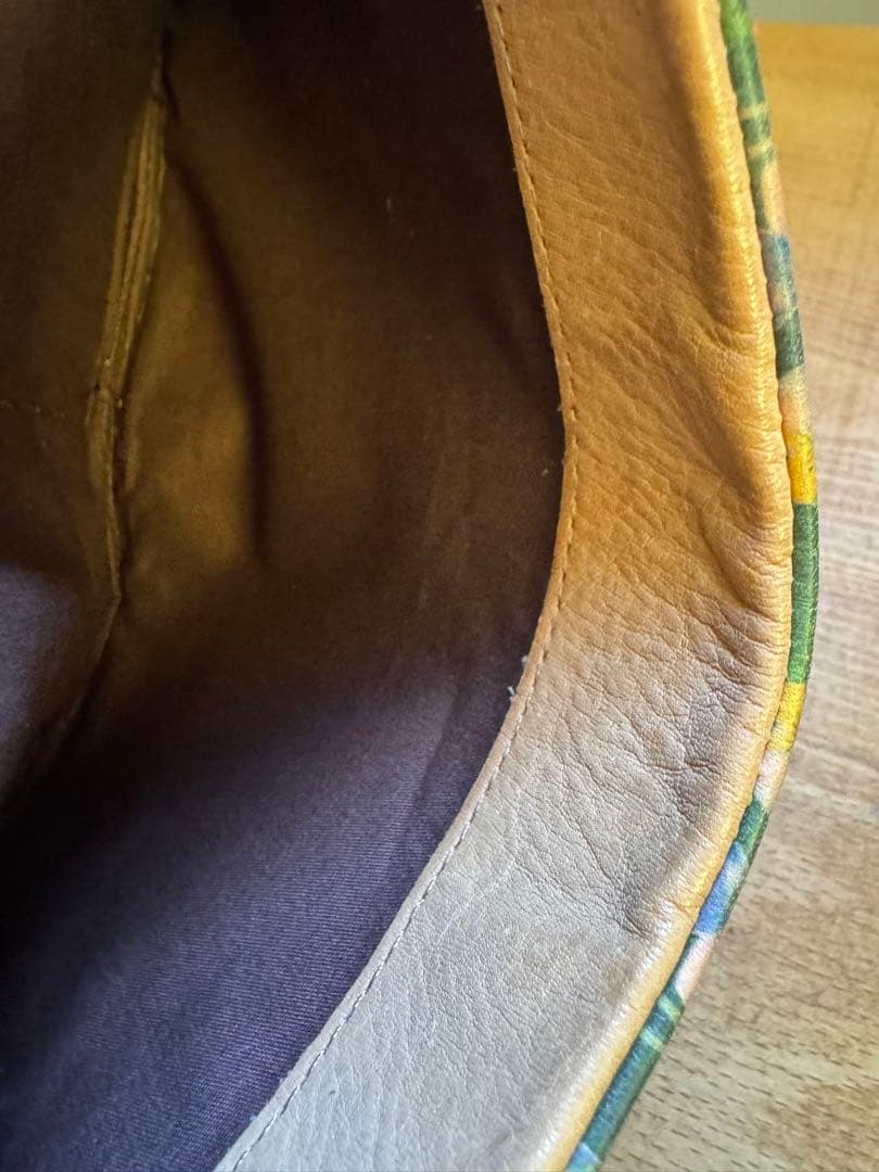 ヒラメキ　折り財布