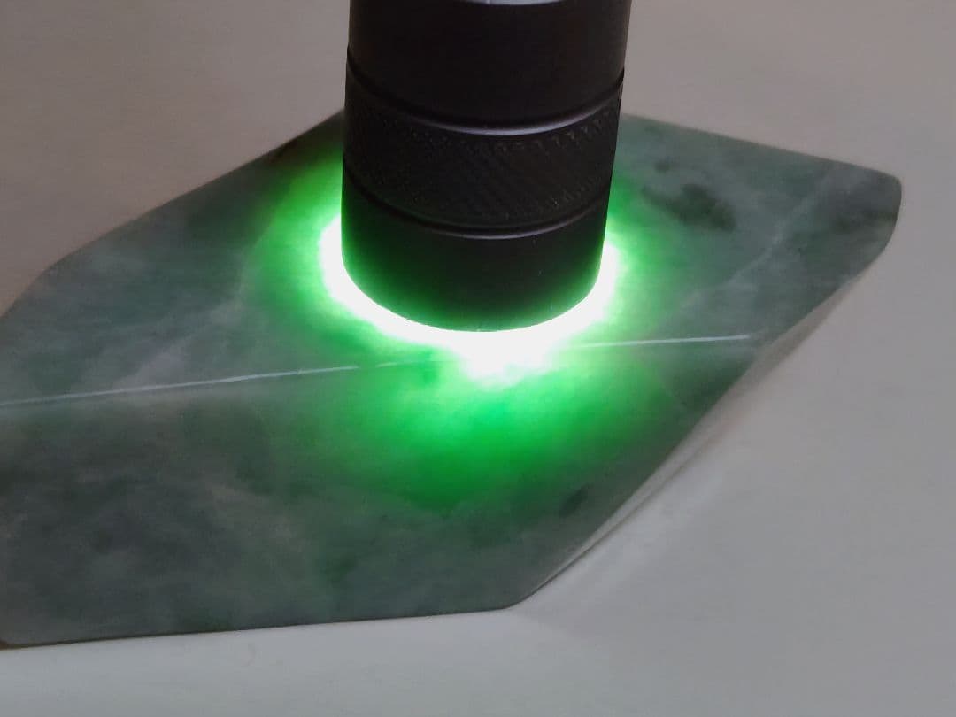 白緑黒 180g 翡翠 ヒスイ 原石 鑑賞石 自然石 誕生石 鉱物 鉱石 水石