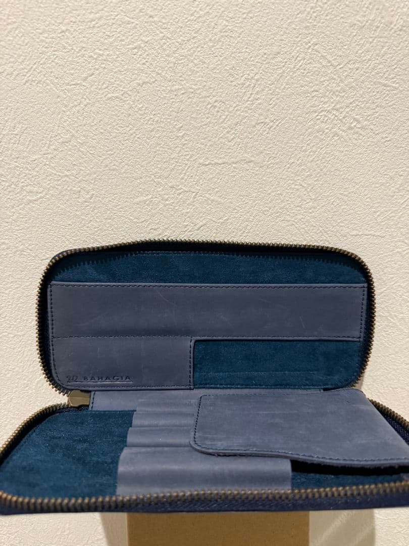 バハギア ペンケース ラウンドジップ型