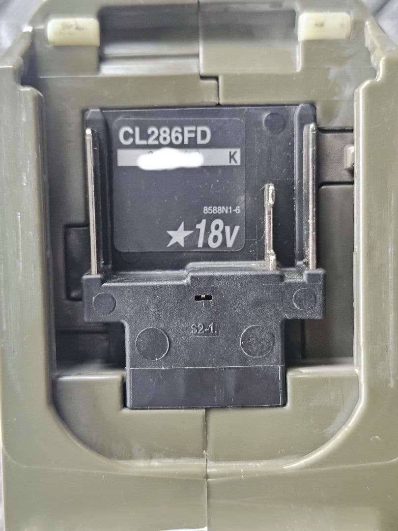 マキタ 充電式クリーナー CL286FD 18V　中古品