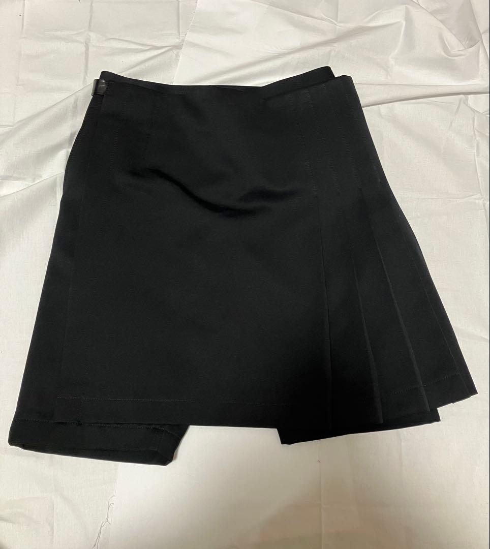 コムデギャルソンブラック　黒のプリーツ付きショートパンツ