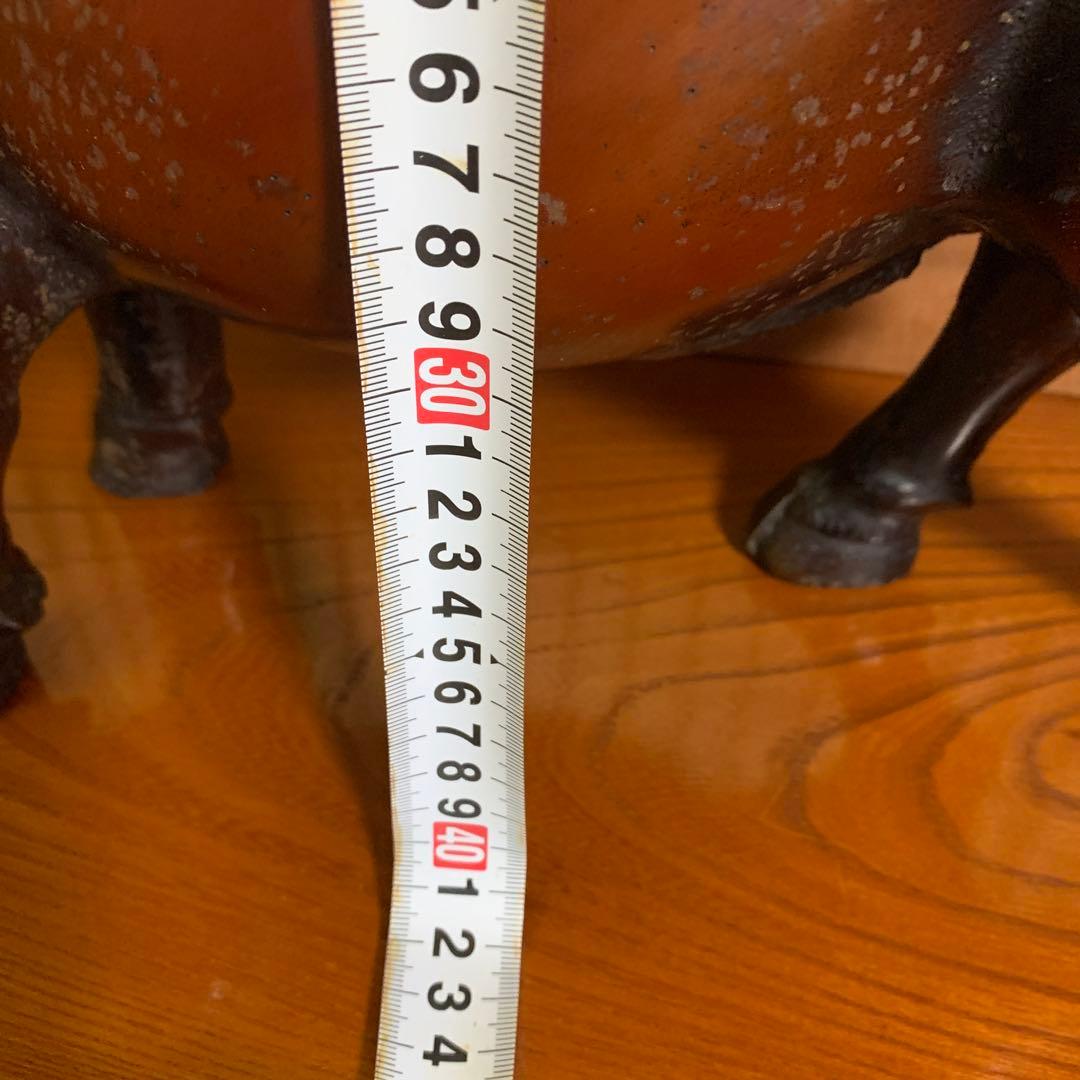 青銅製 牛に乗る子供の像