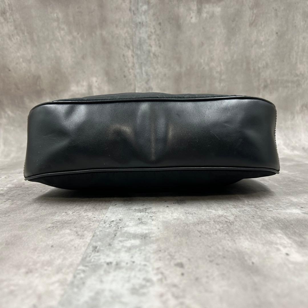 プラダ ワンショルダー 2way ハーフムーン ターンロック 三角ロゴ ネロ