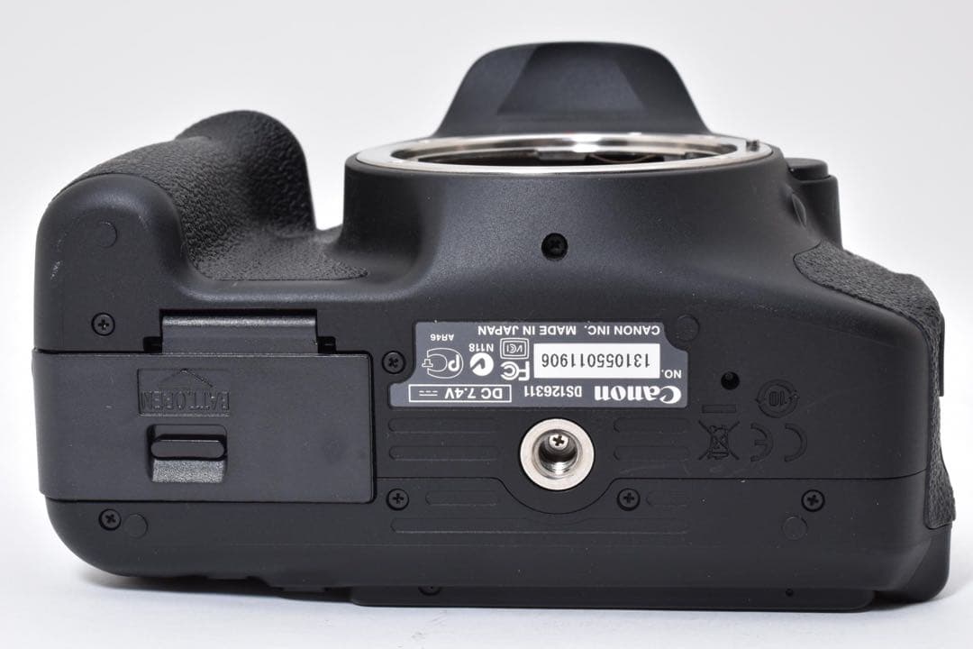 Canon EOS Kiss X5 本体 + バッテリー充電器