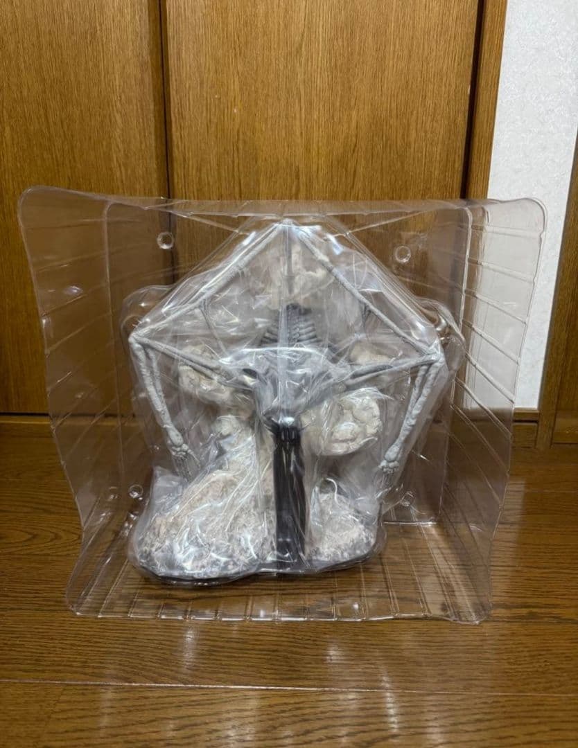 m*i様 【中身未開封】　進撃の巨人　地鳴らし　ラストワン賞　終尾の巨人フィギュ