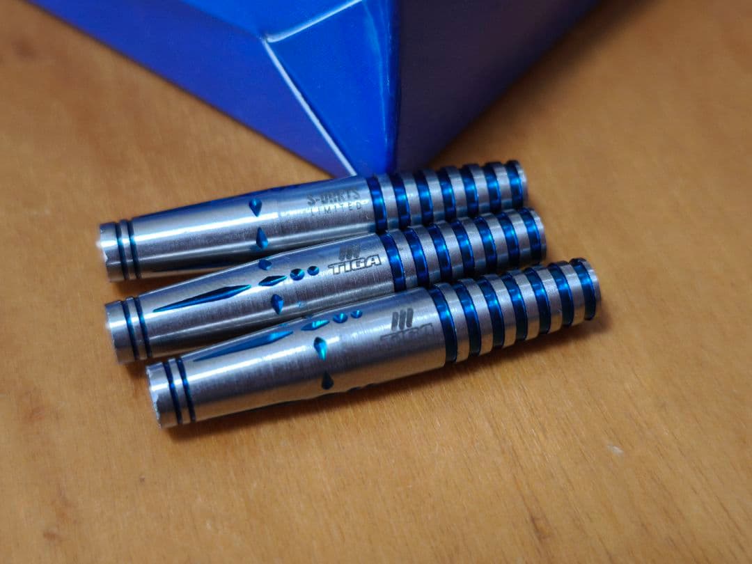 極美品 TIGA エンプレチュⅡ 希少エスダーツ限定カラー