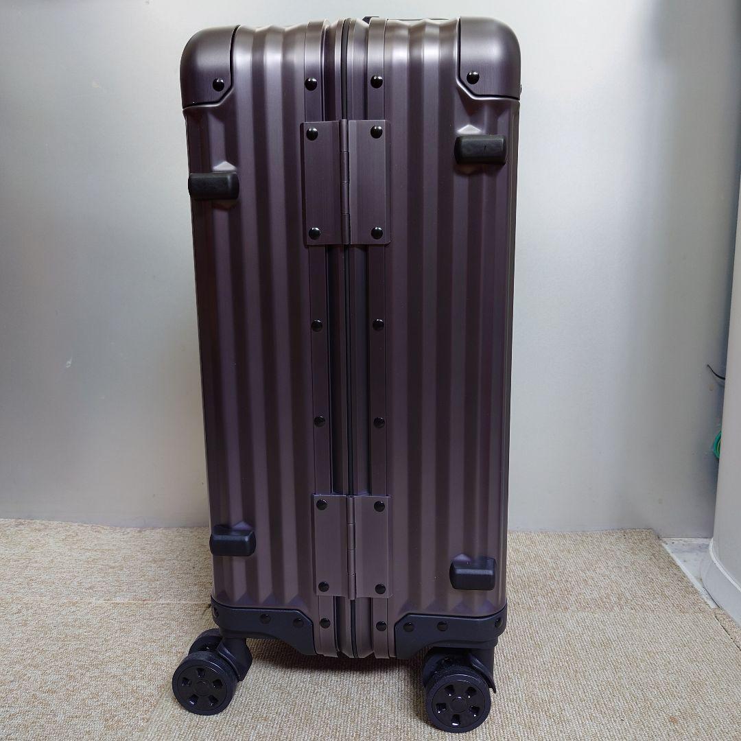 未使用 メルセデスベンツ AMG 33L キャリーバッグ　グラスプレゼント