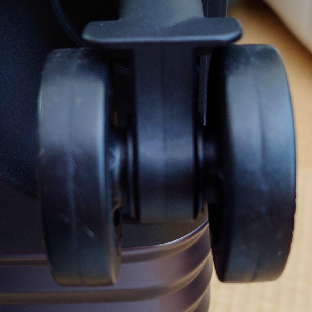 未使用 メルセデスベンツ AMG 33L キャリーバッグ　グラスプレゼント