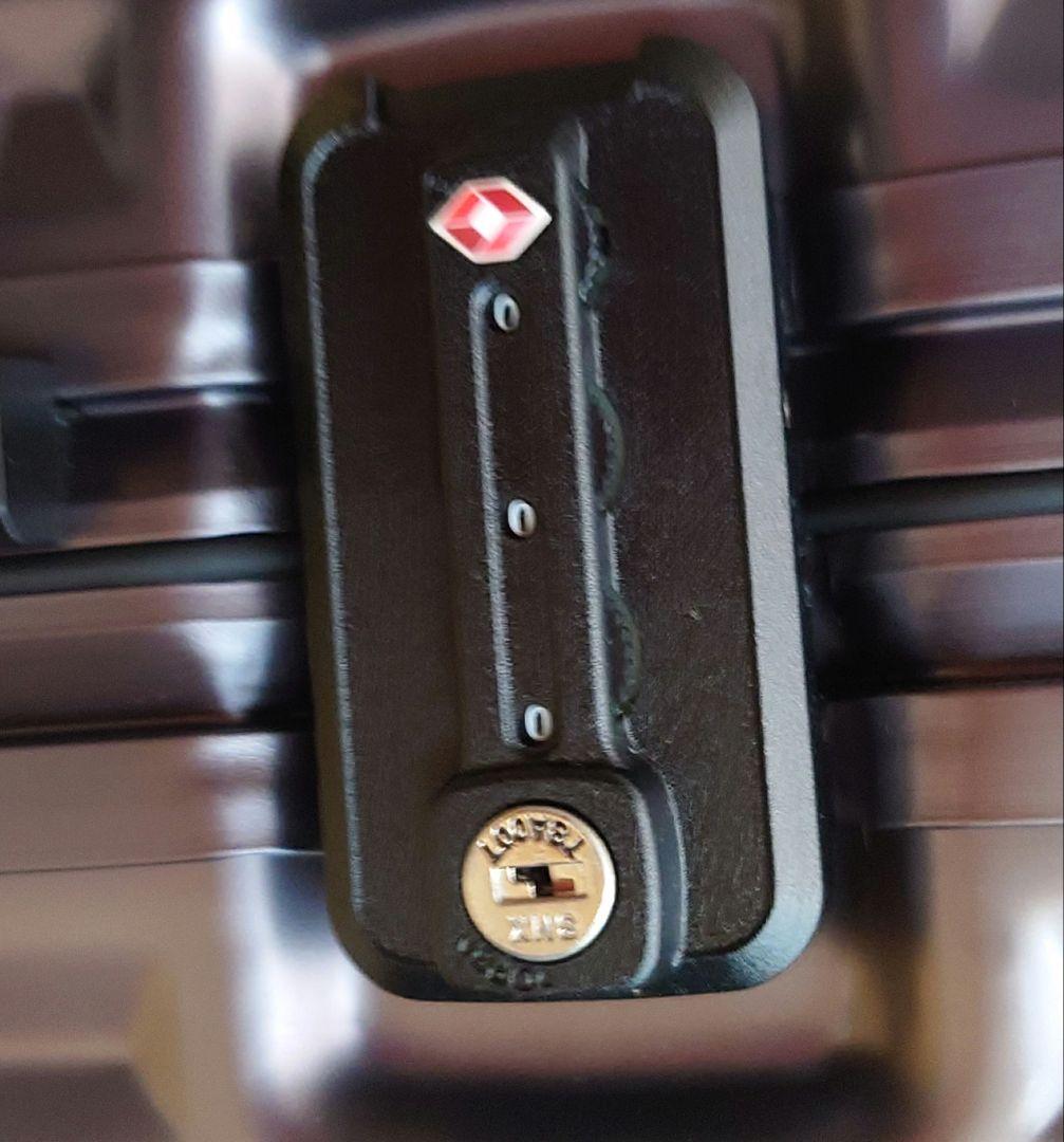 未使用 メルセデスベンツ AMG 33L キャリーバッグ　グラスプレゼント