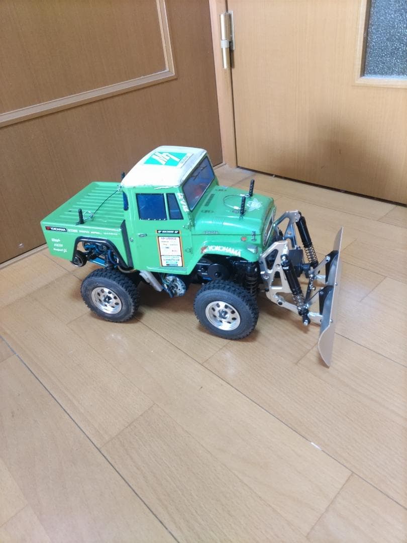 タミヤGF-01　TOYOTA 緑色トラック 除雪用ブレード付き