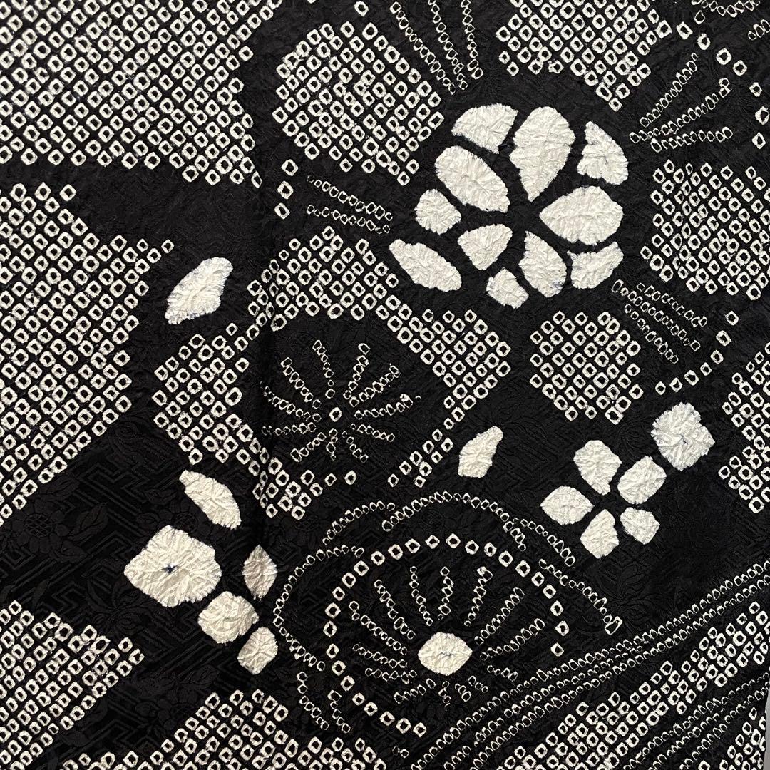 D343 振袖　総絞り　黒地　花模様　流水　正絹　着物　袷