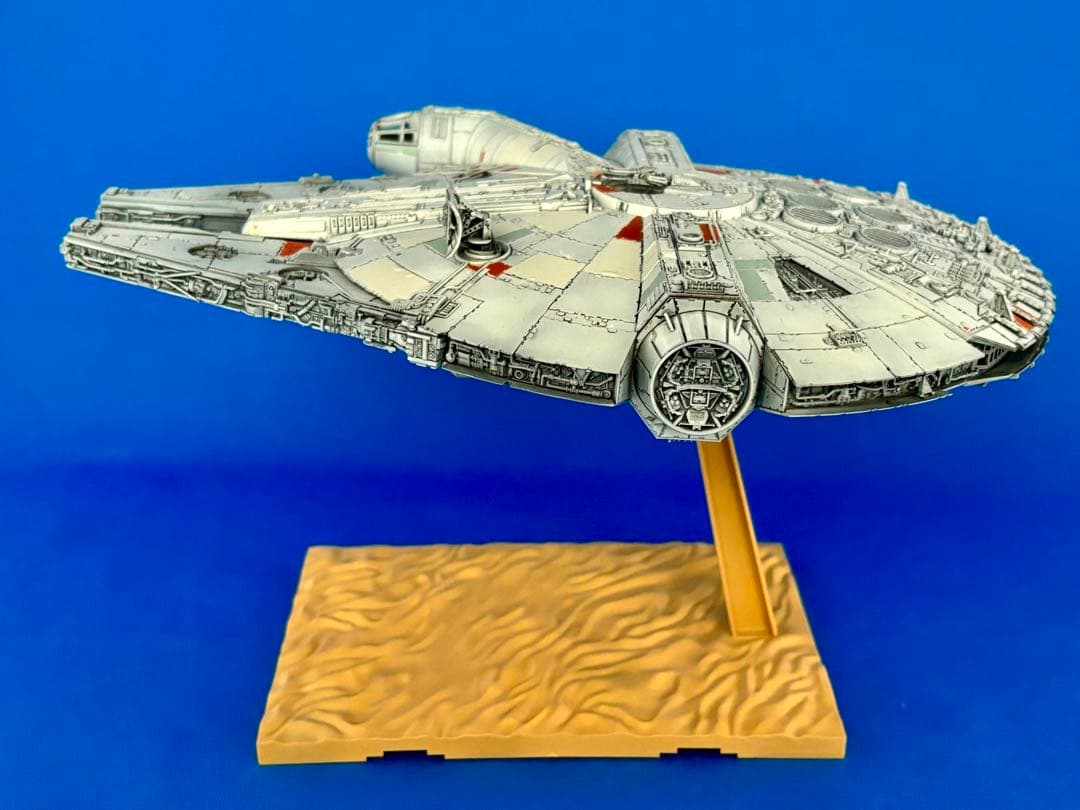 バンダイ スターウォーズ1/144 ミレニアム・ファルコン フォースの覚醒完成品