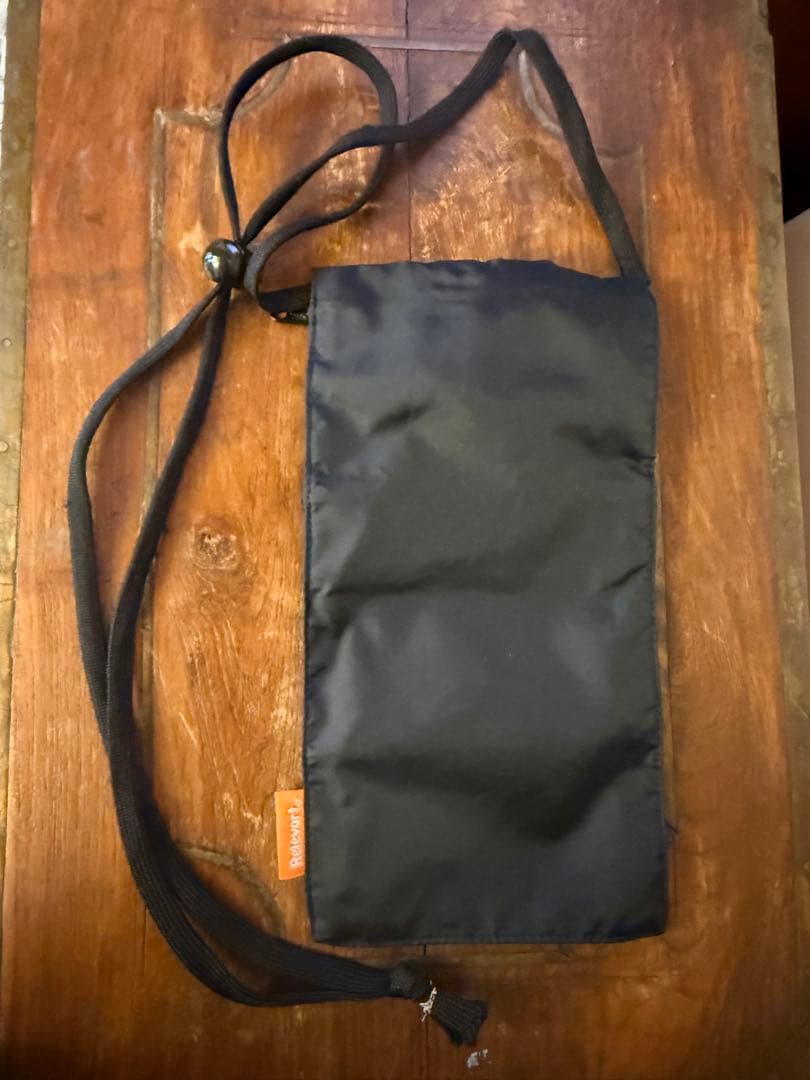 レレバート スキミング防止ネックポーチ　パスポートケース　カード収納　海外旅行