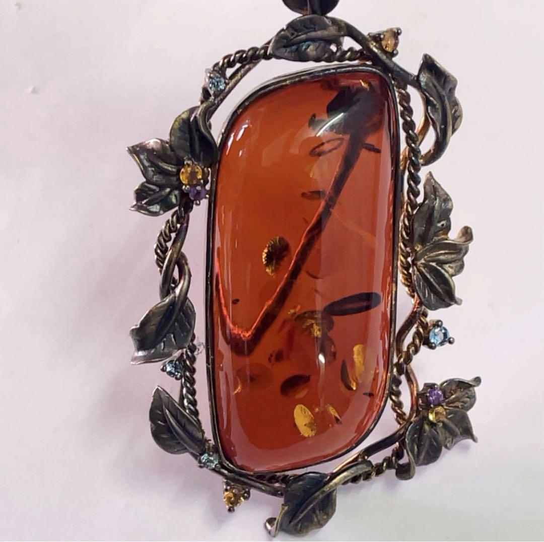 HijoA4347琥珀ブローチ、A3841鼈甲ブローチA3591ブローチ