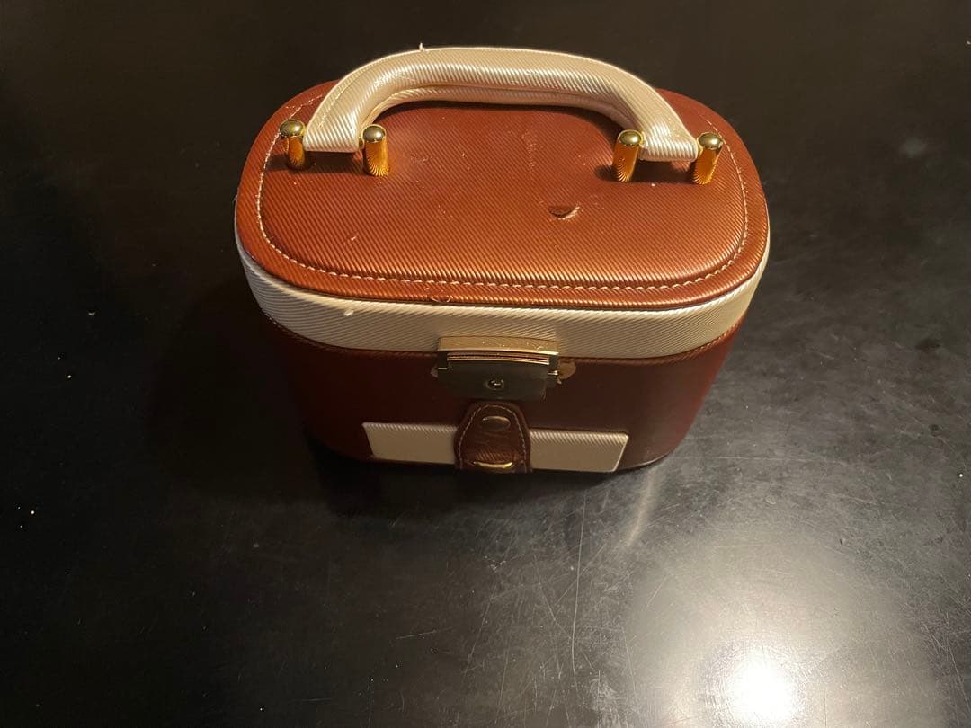 小物入れ　化粧品入れなどに ブラウンホワイト