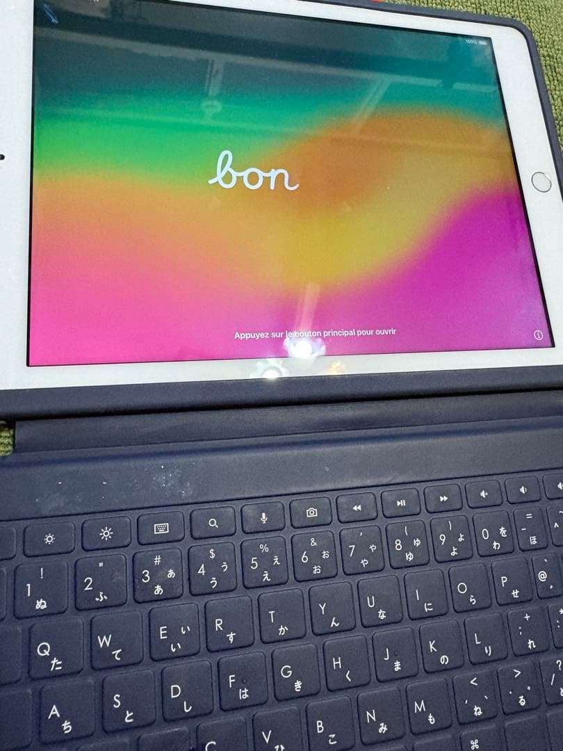 iPad 第8世代　2270 Wi-Fiモデル　専用キーボード付