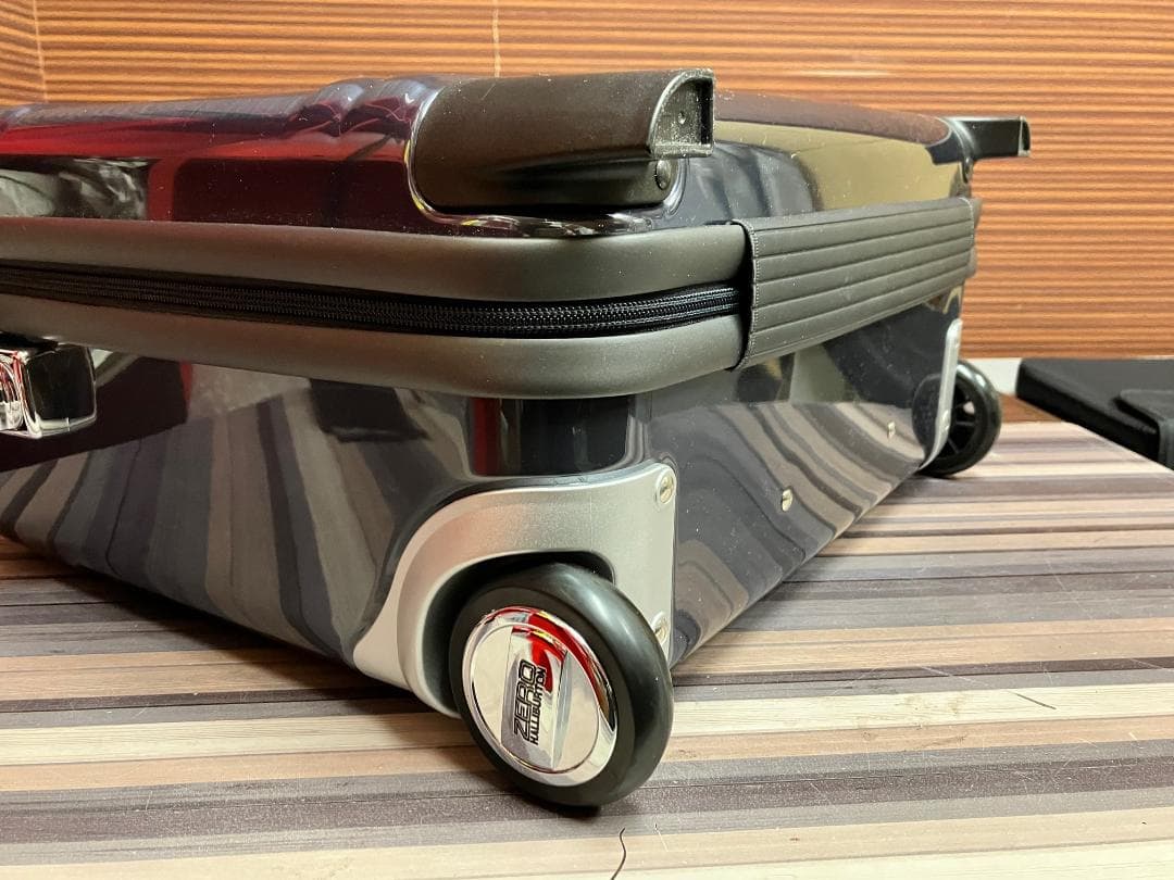 美品 ほぼ未使用 ゼロハリバートン 2輪 キャリーケース スーツケース　28L