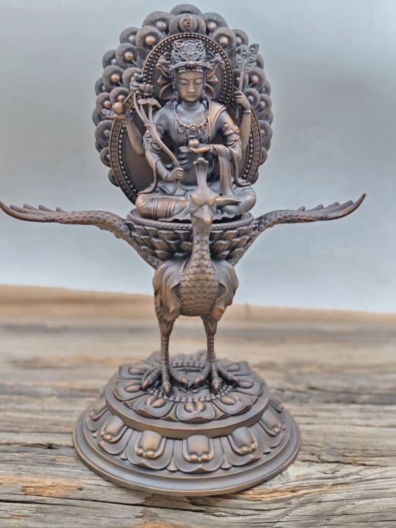 【修縁堂】真言宗 仏像 仏具 孔雀明王 置物 内蔵版 18CM