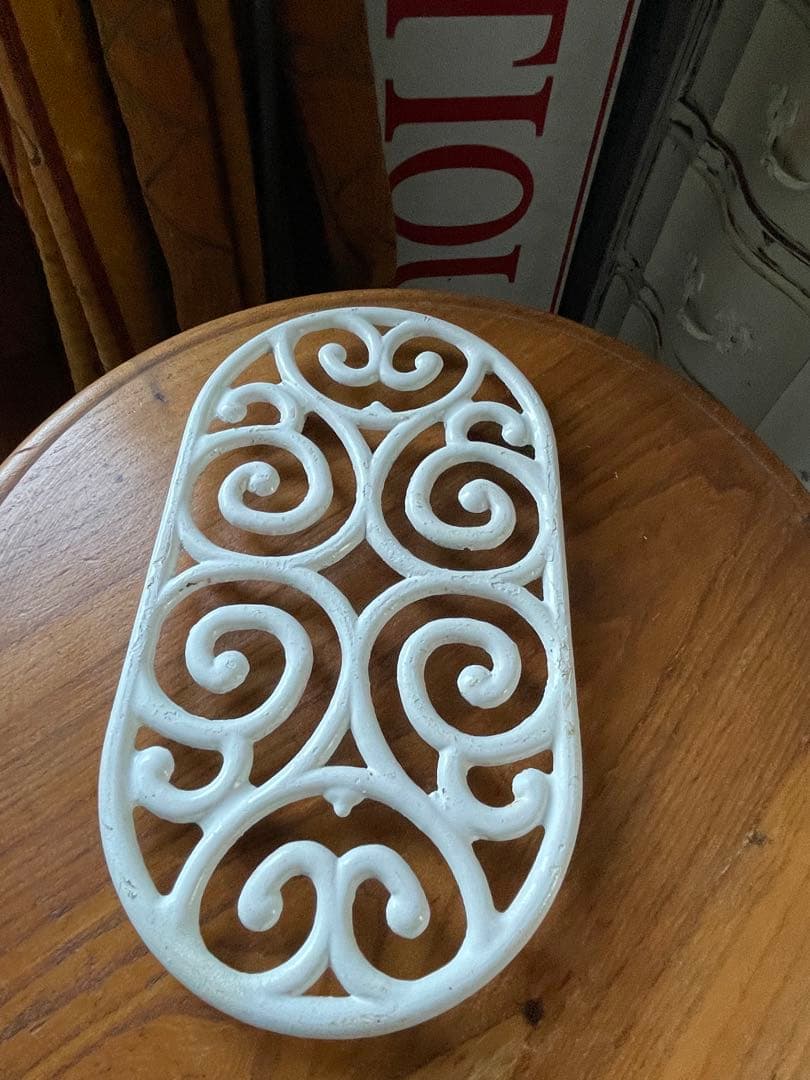 フランス　アンティーク　素敵な　アイアン　トリベット　鍋敷き　ホワイト