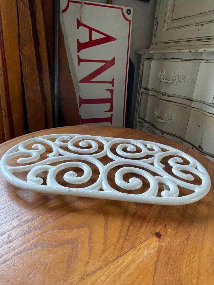 フランス　アンティーク　素敵な　アイアン　トリベット　鍋敷き　ホワイト